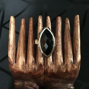 Statement ring bronze tone w/ black stone and beading on sides stretchable band